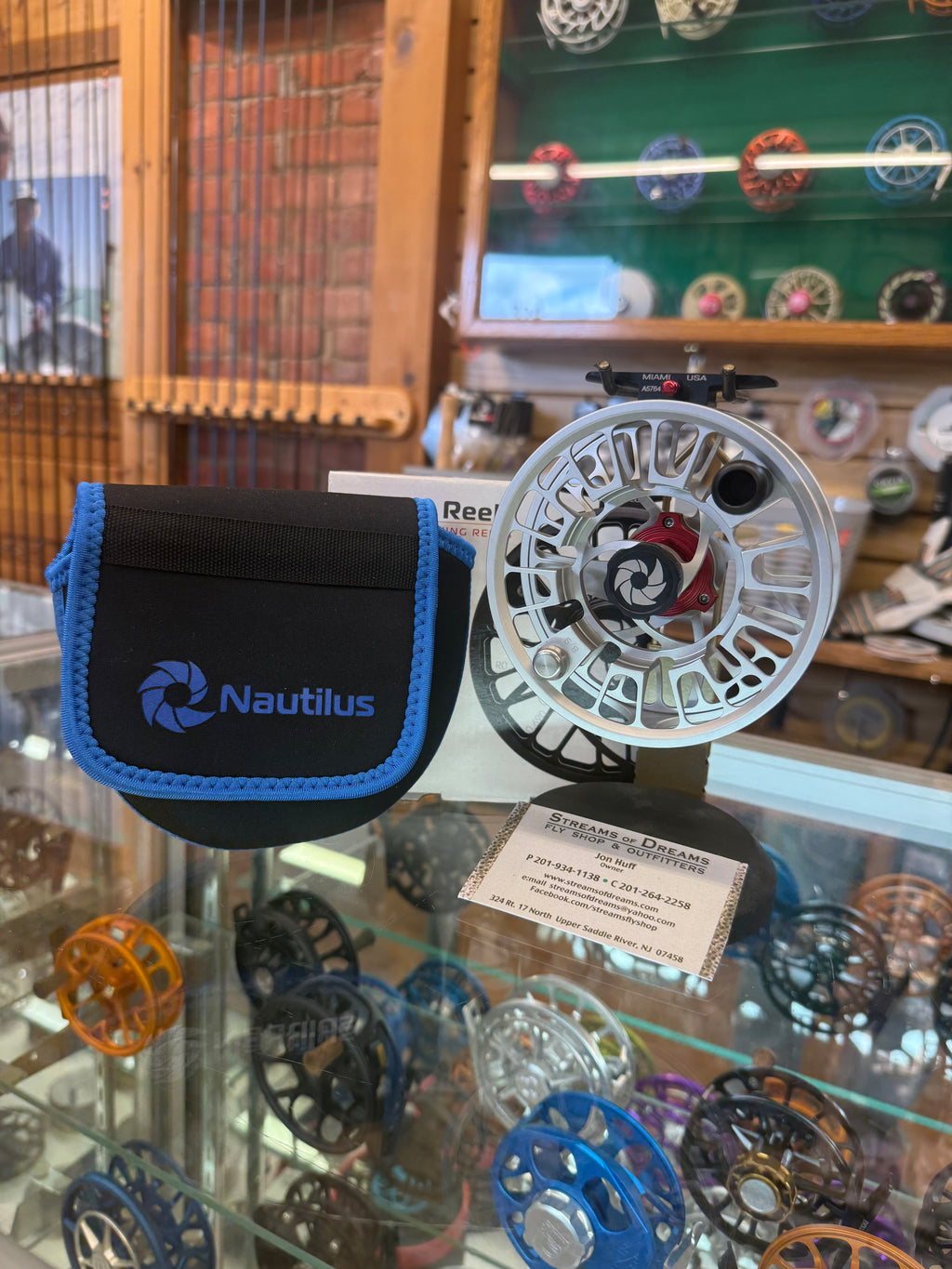 Nautilus GTR Silver 20% OFF (Scratches on Inner spool)
