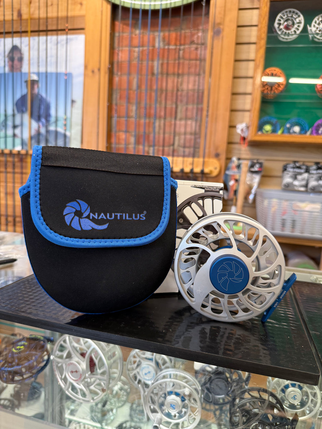 Nautilus CCFX2 8/10 silver W/ blue hardware !MINT CONDITION! fly reel 20% OFF
