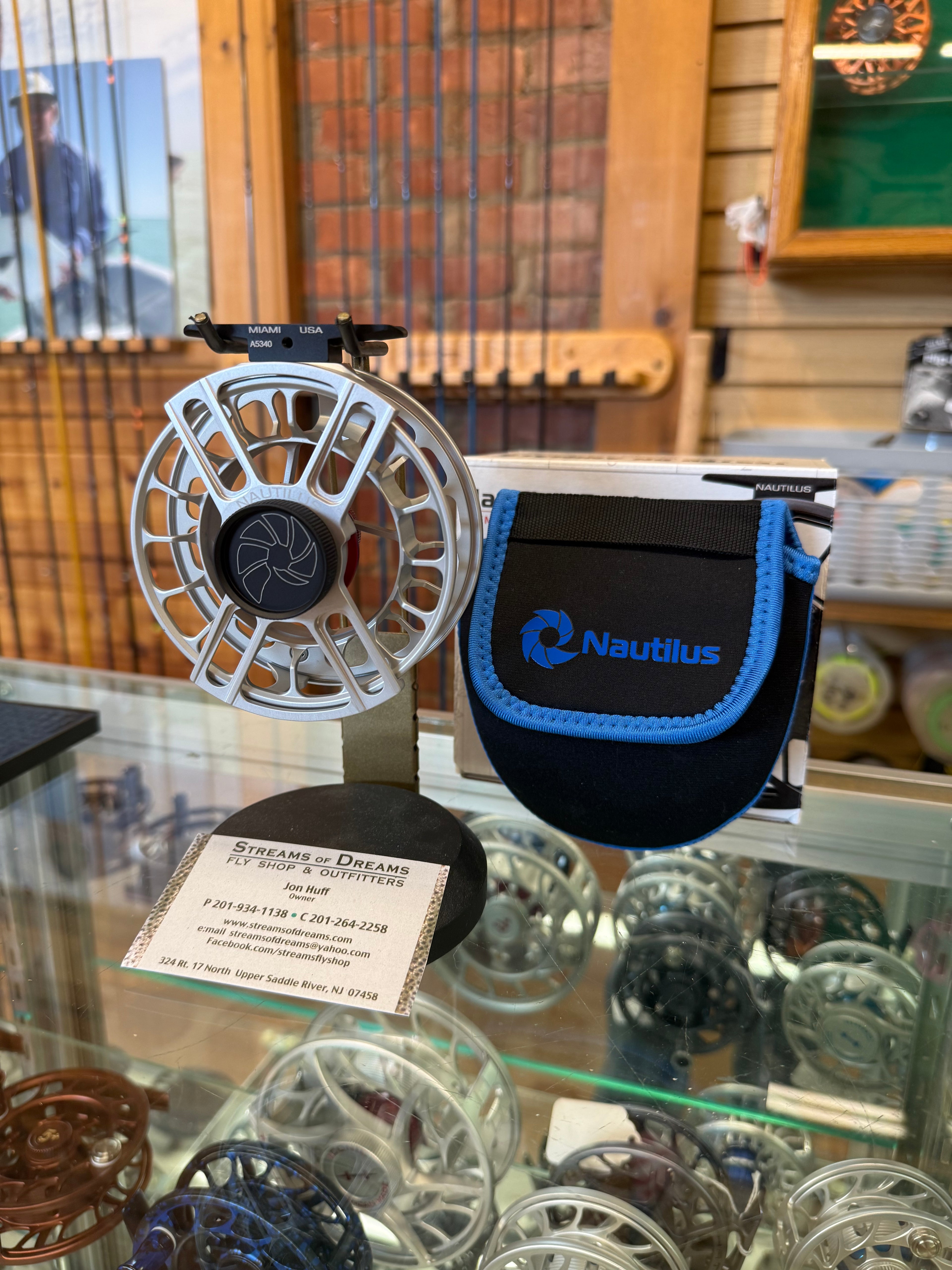 🔥Nautilus XL Silver Traded in 20% off BRAND NEW CONDITION!!!🔥 fly reel