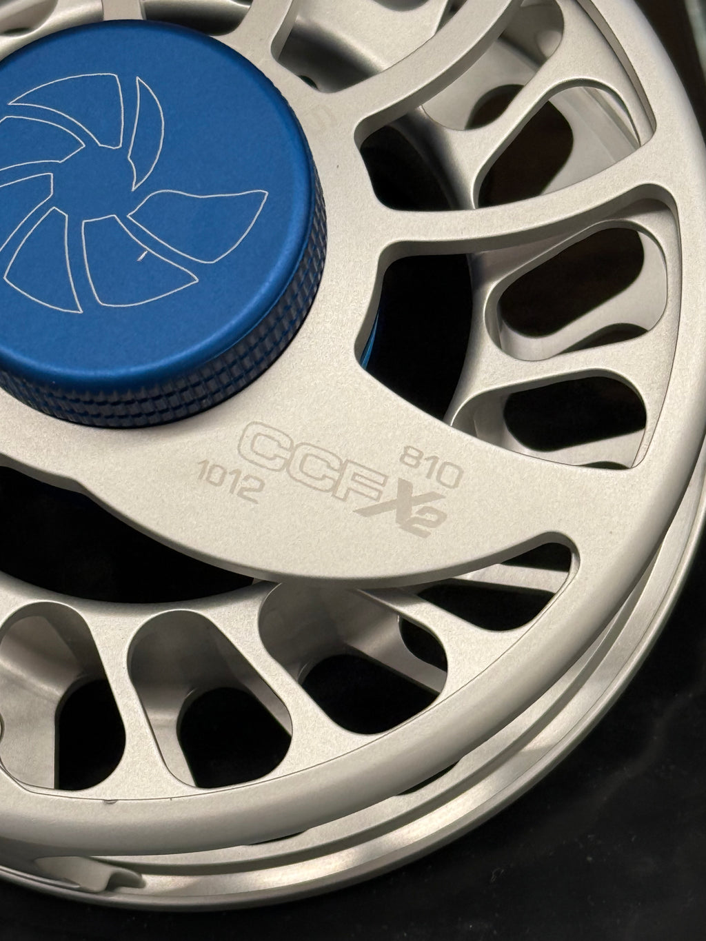 Nautilus CCFX2 8/10 silver W/ blue hardware !MINT CONDITION! fly reel 20% OFF