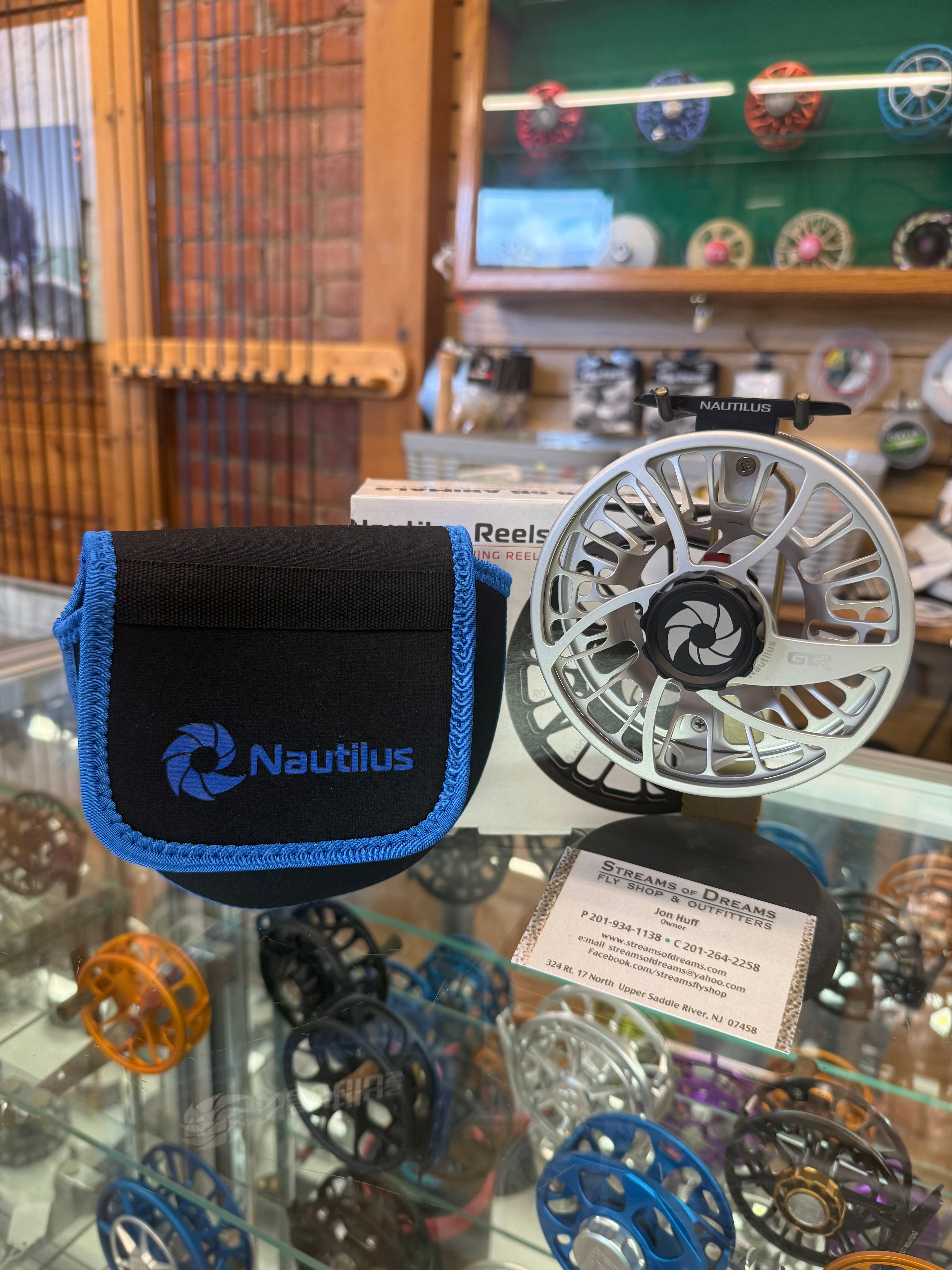 Nautilus GTR Silver 20% OFF (Scratches on Inner spool)