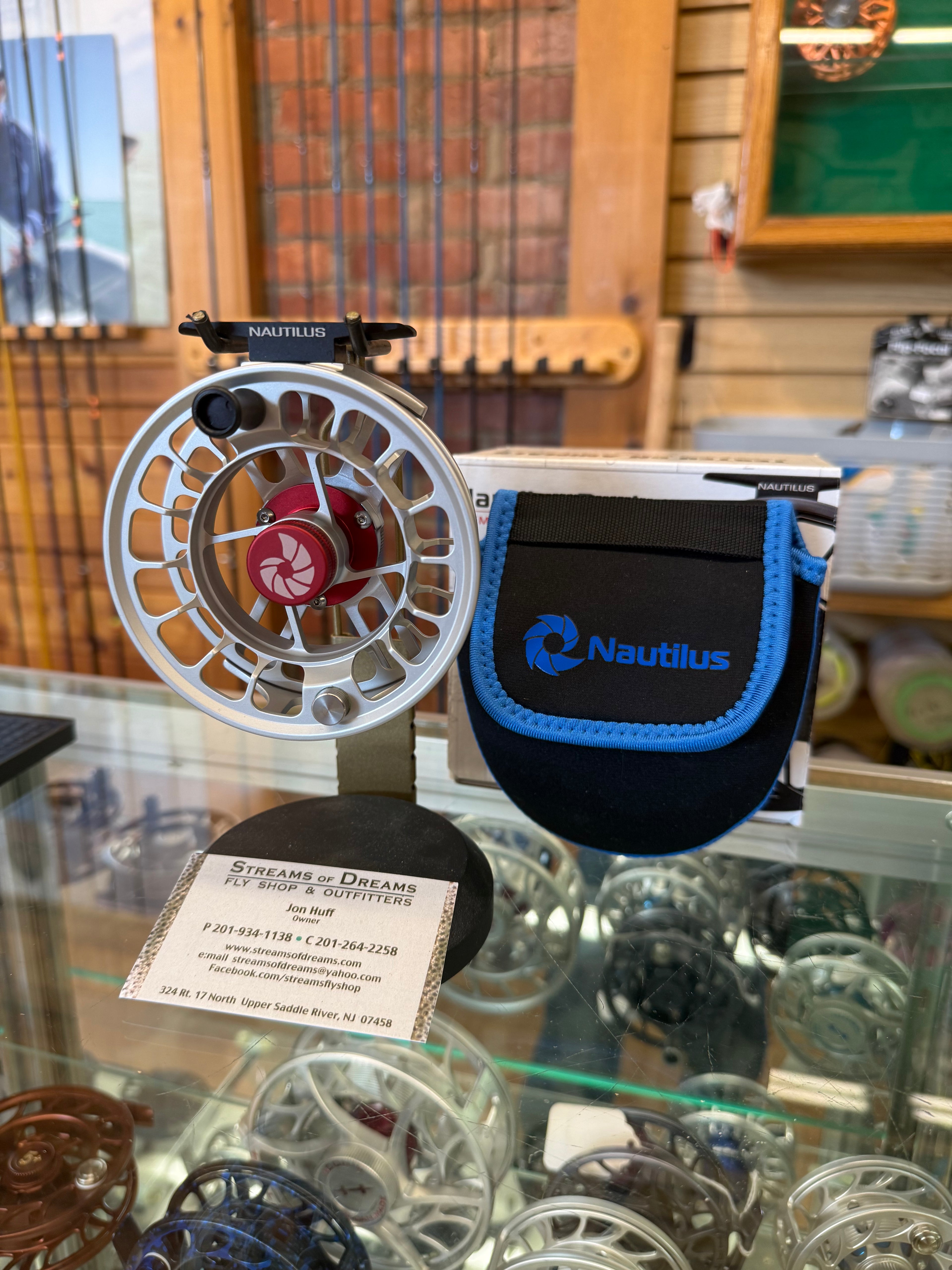 🔥Nautilus XL Silver Traded in 20% off BRAND NEW CONDITION!!!🔥 fly reel